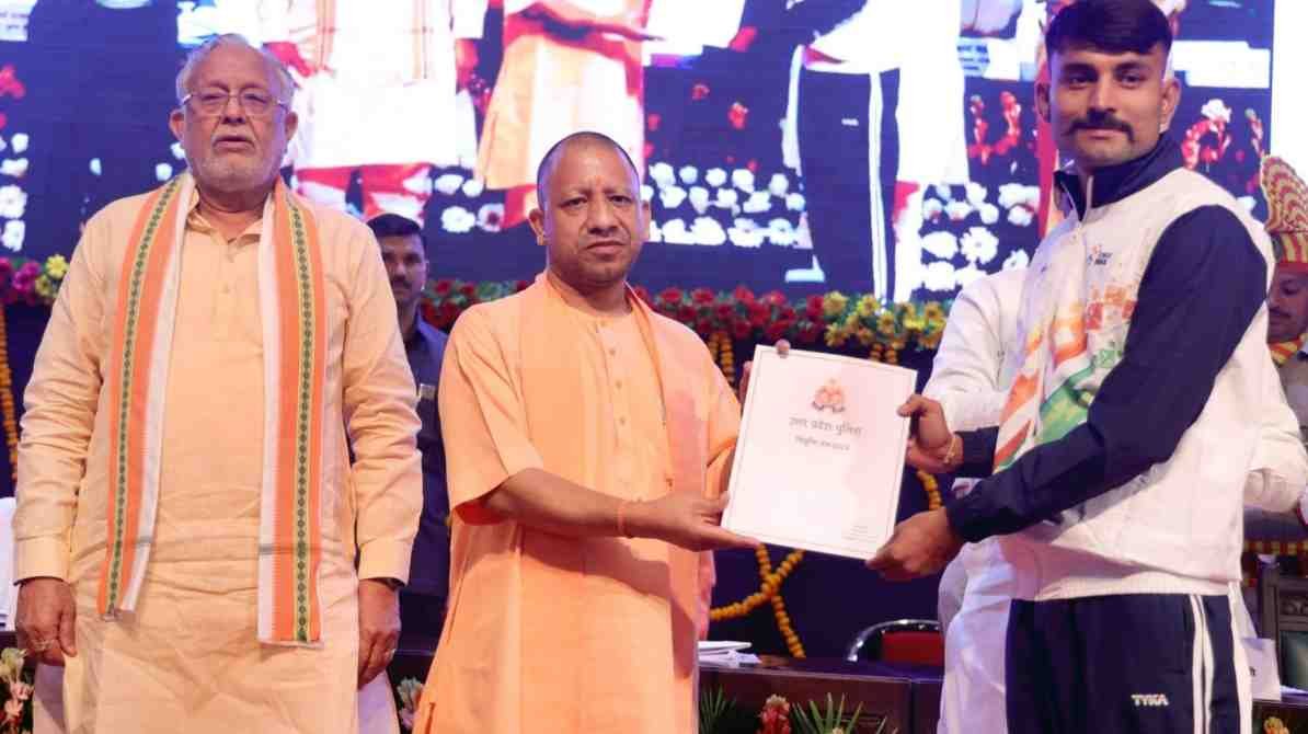 यूपी पुलिस खिलाड़ी भर्ती 2026 में मुख्यमंत्री योगी आदित्यनाथ 470 खिलाड़ियों को नियुक्ति पत्र देंगे।