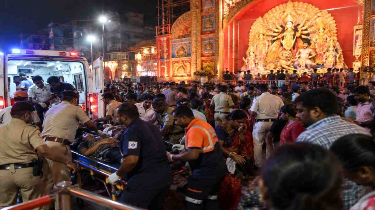 कोलकाता के चोरबागान दुर्गा पूजा पंडाल में भगदड़, 19 लोगों की मौत की खबर